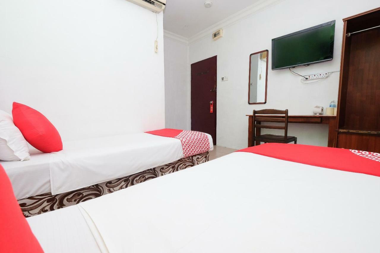 Oyo 850 Gold Star Hotel Chukai Exterior foto